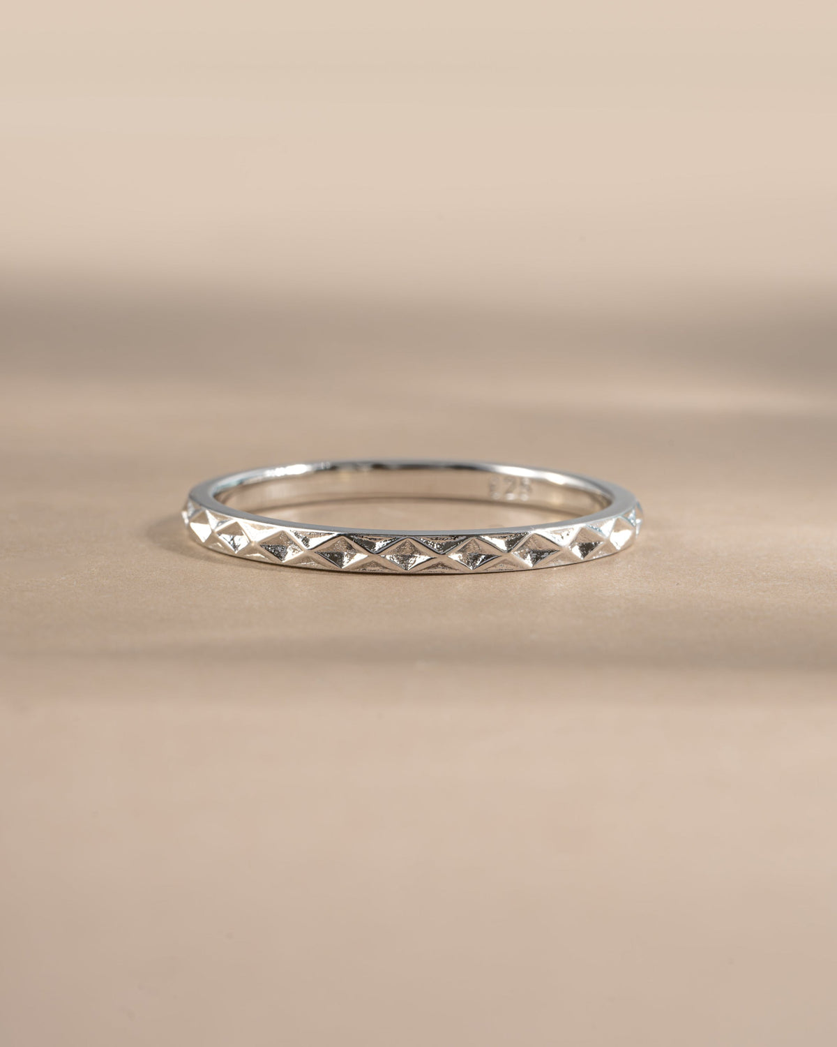 Simple Geometric Stacking Ring