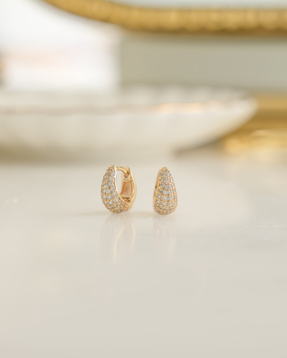 10mm Pavé Basket Huggies
