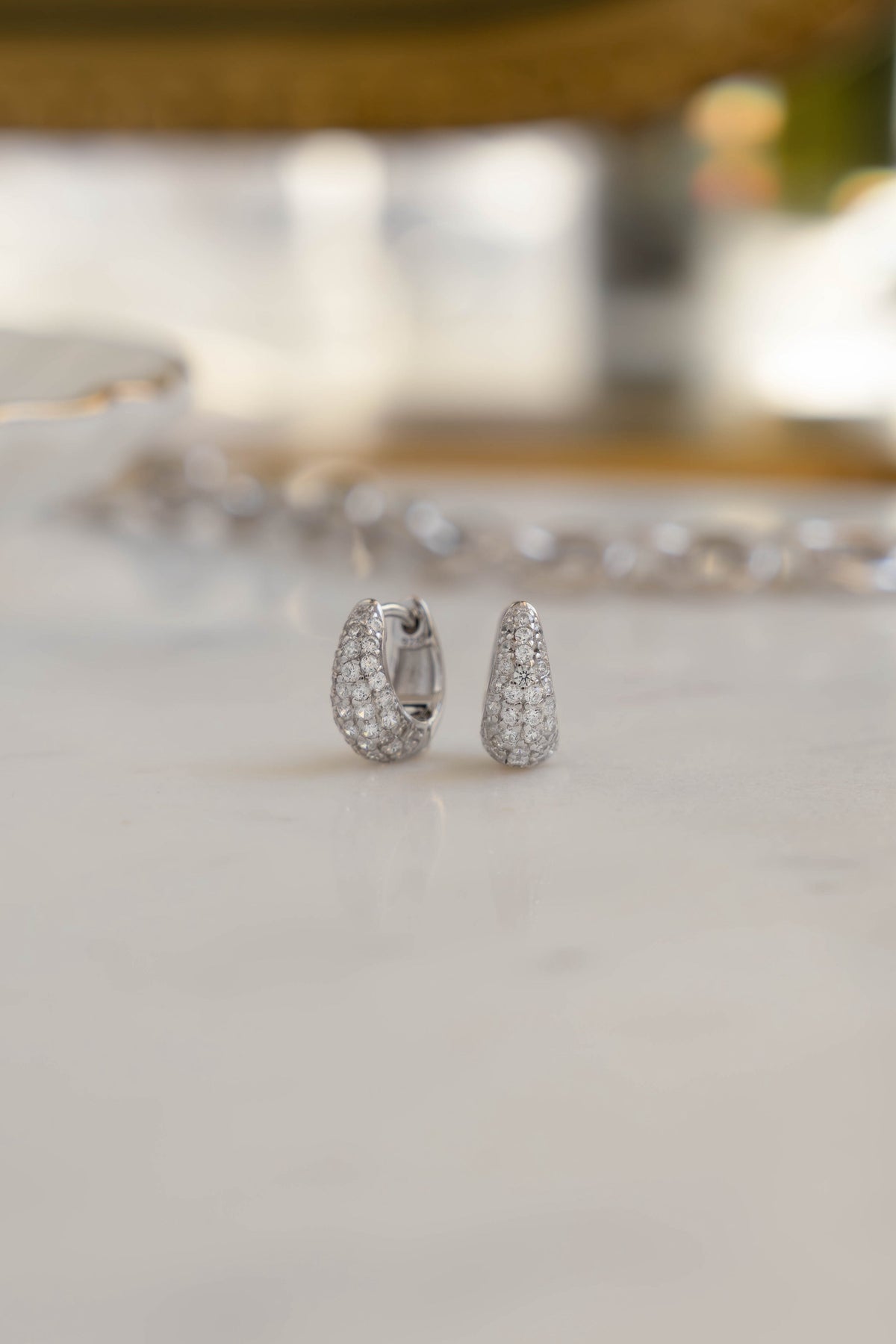 10mm Pavé Basket Huggies